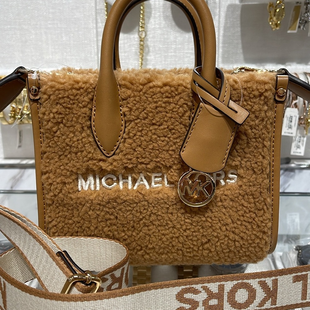 Michael Kors Mirella Extra-Small Sherpa XS SHOPPER XBODY
SHEARLING Crossbody - Picture 2 of 16